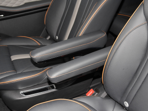 2022款1.5T DCT逐浪版 后排中央扶手