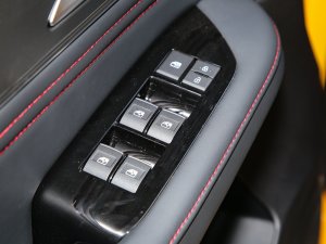 2023款热浪款 1.5TD DCT钻石版 主驾车窗控制区	