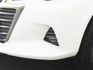 2022款普通版 基本型 7座 前雾灯