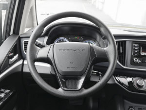 2022款普通版 基本型 7座 方向盘