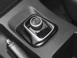2022款普通版 基本型 7座 换挡杆