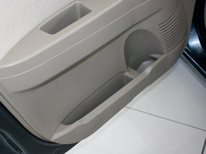 2011款1.5XL 手动舒适版 前门储物空间