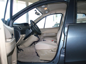 2011款1.5XL 手动舒适版 前排空间