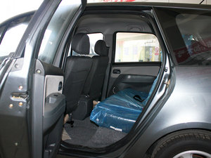 2011款1.5XL AMT豪华版 后排空间