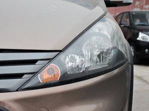 2011款1.8T 自动尊贵版 大灯