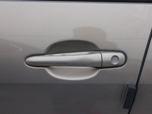 2011款1.8T 自动尊贵版 主驾门拉手