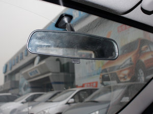 2011款1.8T 自动尊贵版 车内后视镜