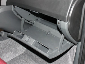 2011款1.8T 自动尊贵版 手套箱