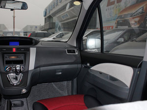 2011款1.8T 自动尊贵版 空间座椅