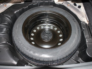 2011款1.8T 自动尊贵版 备胎