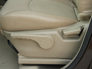 2012款1.6L 手动尊享版 主驾驶座椅调节