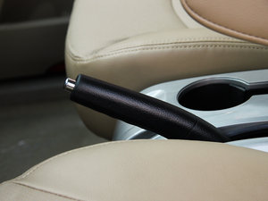 2012款1.6L 手动尊享版 驻车制动器