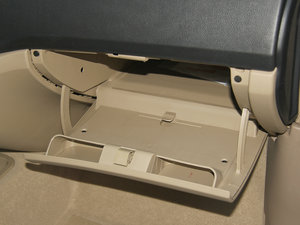 2012款1.6L 手动尊享版 手套箱
