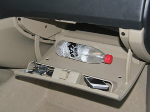 2012款1.6L 手动尊享版 空间座椅