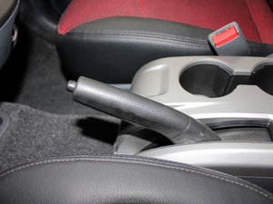 2012款LV 1.5L AMT豪华版 驻车制动器
