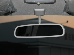 2013款M3 1.6L 手动豪华版 车内后视镜