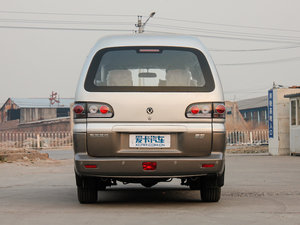 2013款M3 1.6L 手动舒适版 正后	