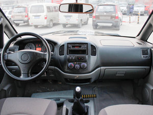 2013款M3 1.6L 手动舒适版 内饰全景