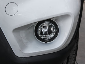 2013款1.6L 手动尊享型 国IV 前雾灯