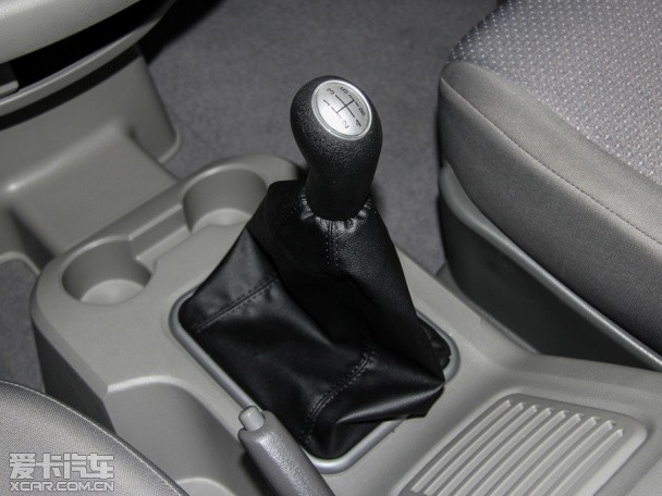 東風風行2015款菱智