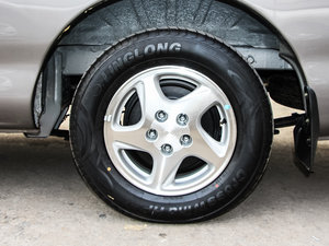 2015款M5 Q3 2.0L 7座长轴豪华型 轮圈