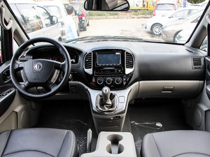 2015款M5 Q3 2.0L 7座长轴豪华型 内饰全景