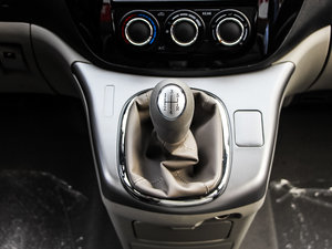 2015款M5 Q3 2.0L 7座长轴豪华型 换挡杆