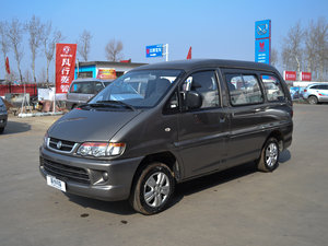 2015款V3 1.5L 7座标准型 国IV 左前45度