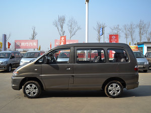 2015款V3 1.5L 7座标准型 国IV 正侧（左）