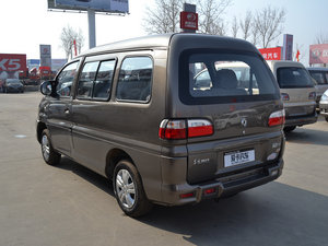 2015款V3 1.5L 7座标准型 国IV 左后45度