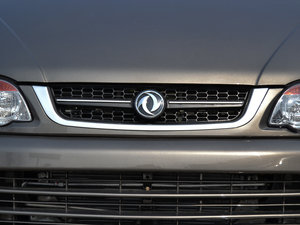 2015款V3 1.5L 7座标准型 国IV 中网