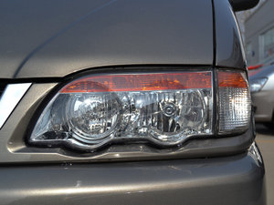 2015款V3 1.5L 7座标准型 国IV 大灯
