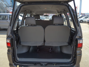 2015款V3 1.5L 7座标准型 国IV 行李厢空间