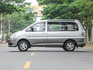 2015款M3 1.6L 7座豪华型 正侧（左）