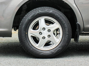 2015款M3 1.6L 7座豪华型 轮圈