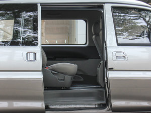 2015款M3 1.6L 7座豪华型 后排空间