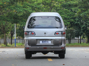 2015款V3 1.5L 7座豪华型 国IV 正后	