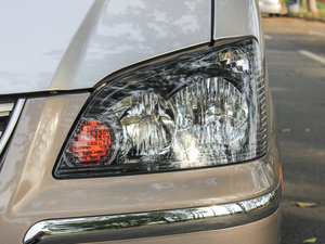 2015款V3 1.5L 7座豪华型 国IV 大灯