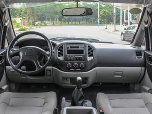 2015款V3 1.5L 7座豪华型 国IV 内饰全景