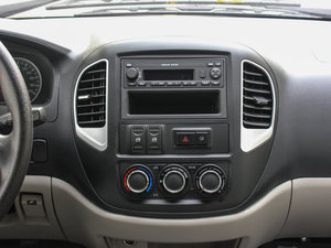 2015款V3 1.5L 7座豪华型 国IV 中控台
