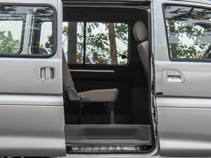 2015款V3 1.5L 7座标准型 国V 后排空间