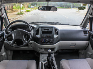 2015款V3 1.5L 7座标准型 国V 内饰全景