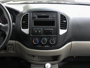 2015款V3 1.5L 7座标准型 国V 中控台