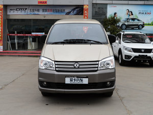 2015款M3 1.6L 7座舒适型 正前