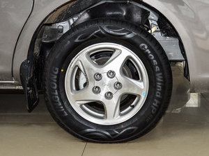 2015款M3 1.6L 7座舒适型 轮圈
