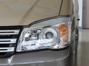 2015款M3 1.6L 7座舒适型 大灯
