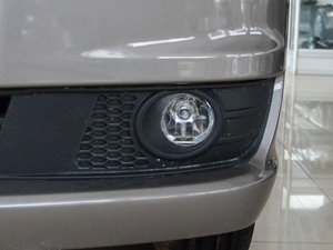 2015款M3 1.6L 7座舒适型 前雾灯