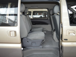2015款M3 1.6L 7座舒适型 后排空间