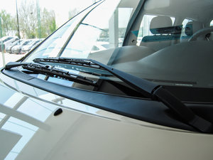 2015款M5 Q3 2.0L 7座短轴豪华型 雨刷