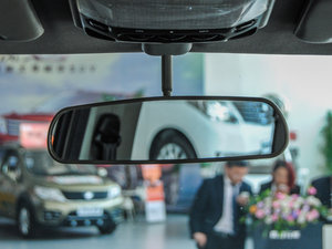 2015款M5 Q3 2.0L 7座短轴豪华型 车内后视镜